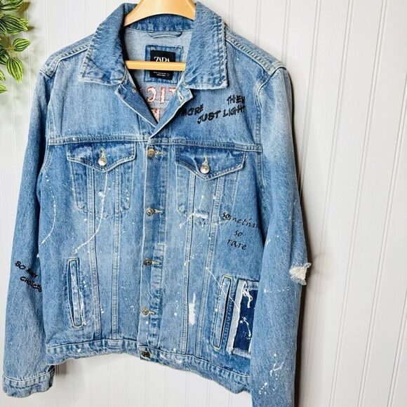 Zara Men’s Sz M Jean Denim Jacket Critical Thinker So Many Choices Just Light - Picture 9 of 16